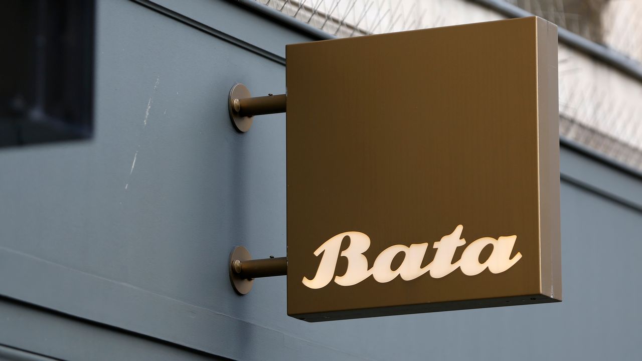 Le géant international de la chaussure Bata aurait décidé de procéder à la fermeture de nombreux magasins en Suisse pour fin juillet. [Charles Platiau - Reuters]