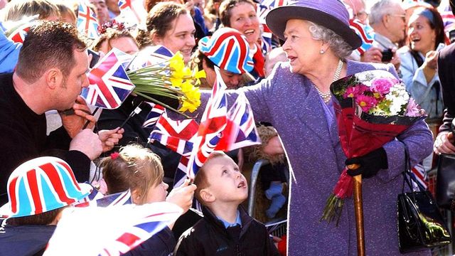Visite de la Reine en 2003 à Romford. [Stefan Rousseau - EPA/Keystone]