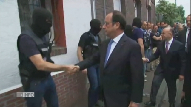 François Hollande sur les lieux de la prise d'otages [RTS]