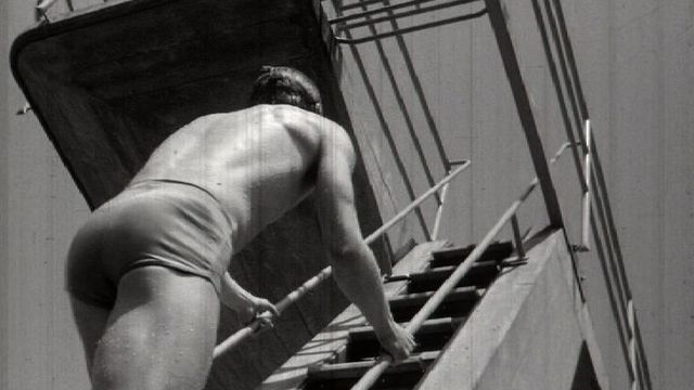 Sandro Rossi sur le plongeoir des dix mètres en 1971. [RTS]