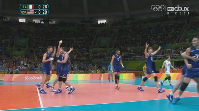 Volleyball messieurs, ½. ITA – USA (28-30). Fin de 1re manche haletante. L’Italie sauve 5 balles de set avant de le remporter ! [RTS]