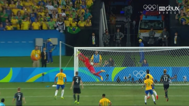 Football messieurs, finale. BRA - GER (1-0). 27e minute: c’est Neymar, sur coup franc, qui ouvre le score pour les Brésiliens [RTS]