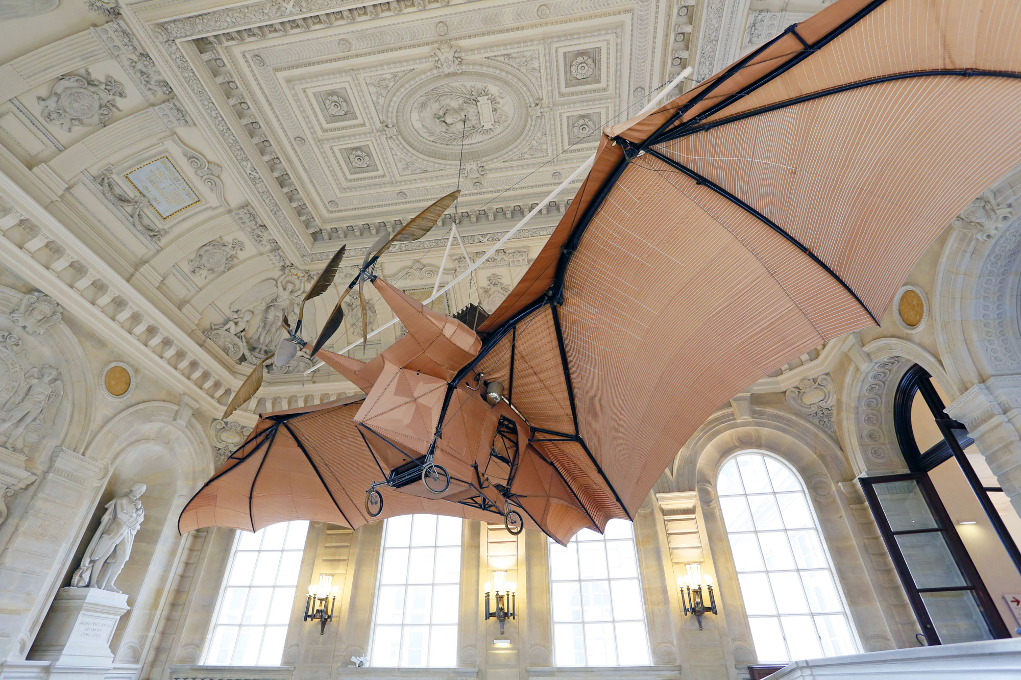 S'inspirer du vivant pour innover n'est pas nouveau, comme en témoigne cet avion "chauve-souris" imaginé au 19e siècle.