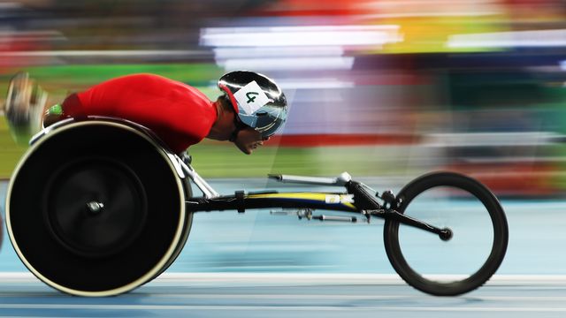 Marcel Hug a tenu son rang pour cueillir l'argent sur 5000 m en fauteuil roulant. [Daniel Ramalho - AFP]