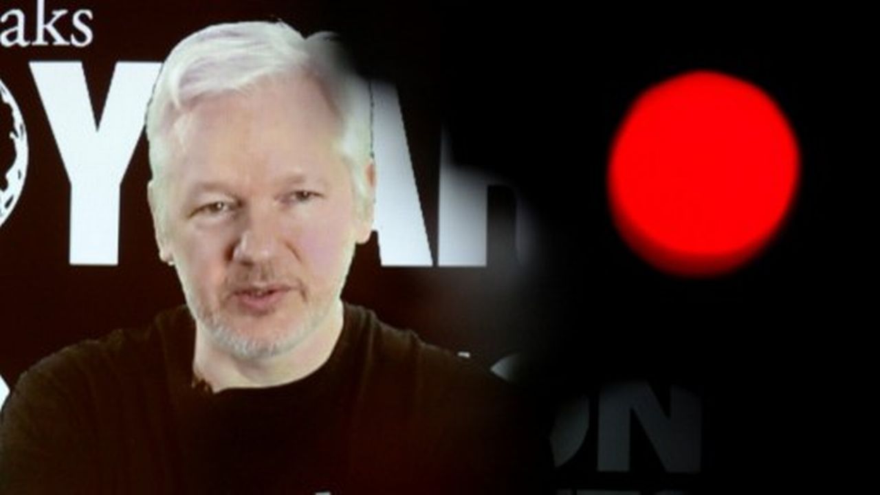 Le fondateur de Wikileaks, Julian Assange, lors d'une vidéo conférence le 4 octobre 2016. [MAURIZIO GAMBARINI  - AFP]