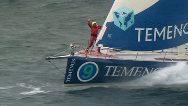 Dominique Wavre à bord de son bateau Temenos en 2008. [RTS]