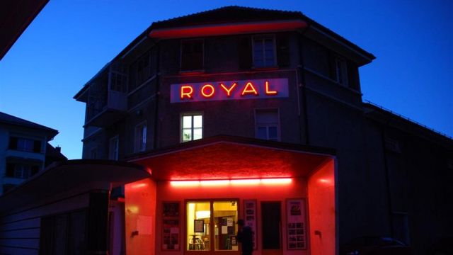 Le Cinéma Royal de Sainte-Croix avait été sauvé par la population.  [Sarah Baehler - RTS]