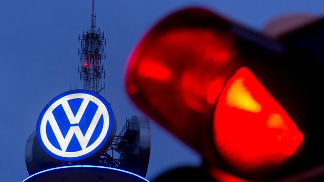 Pour laisser derrière lui le scandale des émissions, Volkswagen se réoriente et licencie massivement. [Julan Stratenschulte - DPA/AFP]