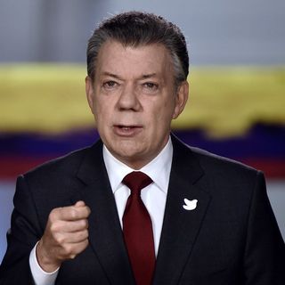 Le président colombien Juan Manuel Santos lors d'une intervention télévisée à Bogota. [CESAR CARRION - KEYSTONE]