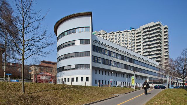 Un bâtiment de l'hôpital de l'Ile à Berne. [Gaëtan Bally - Keystone]