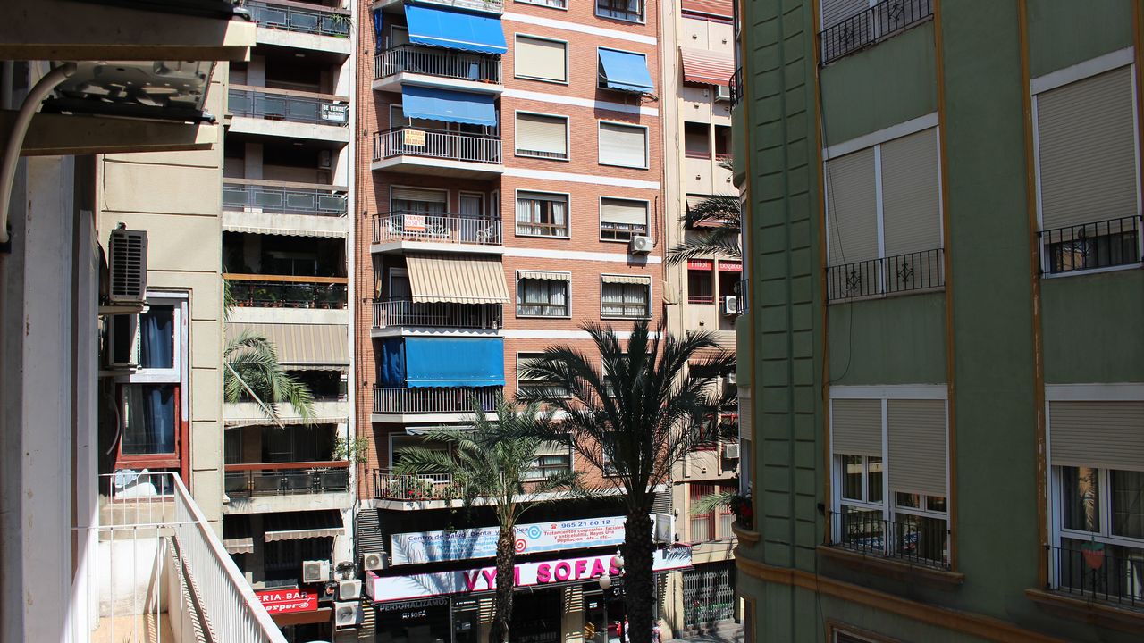 En Espagne, dans les grandes villes, les prix de l'immobilier sont presque revenus à ceux que l'on observait avant la crise. [Michal Fludra - AFP]