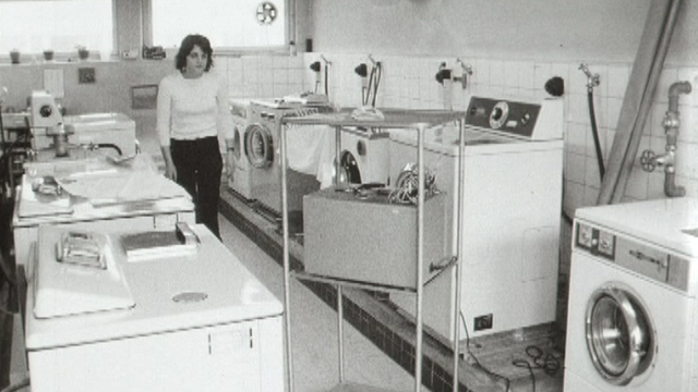 Tests à l'Institut de recherches ménagères en 1973. [RTS]