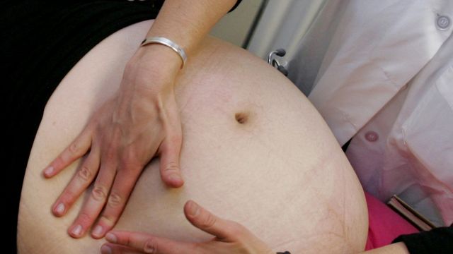 Le nombre de femmes enceintes et obèses est en augmentation. [Paul Sakuma - AP/Keystone]
