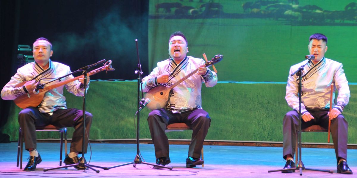 Des chanteurs traditionnels à Hohhot, le 5 août 2012.