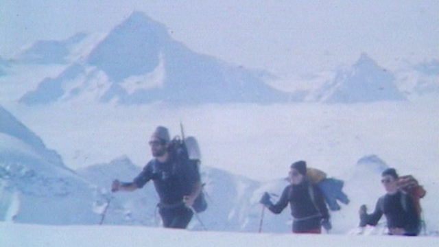 Ski-alpinisme sur la voie de la Haute-route, 1978. [RTS]