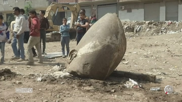 Le Caire: découverte de statues colossales de Ramsès II [RTS]
