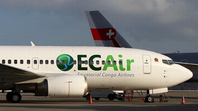 Un Boeing 737 d'ECair exploité par PrivatAir photographié lors d'un passage à Genève.