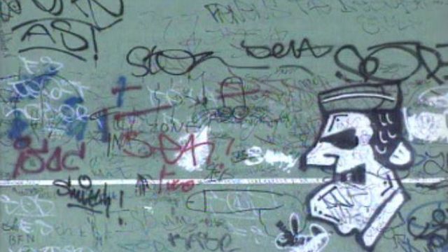 Graffitis: ras-le-bol à Lausanne et dans sa banlieue. [RTS]