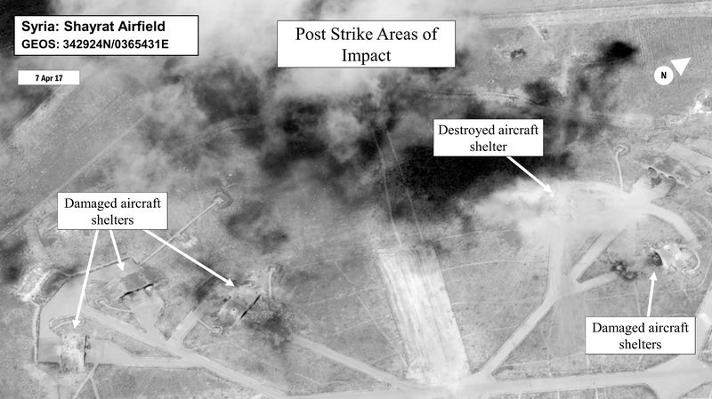 Cette image transmis par le département américain de la défense montre le résultat des frappes aériennes sur la base militaire syrienne.