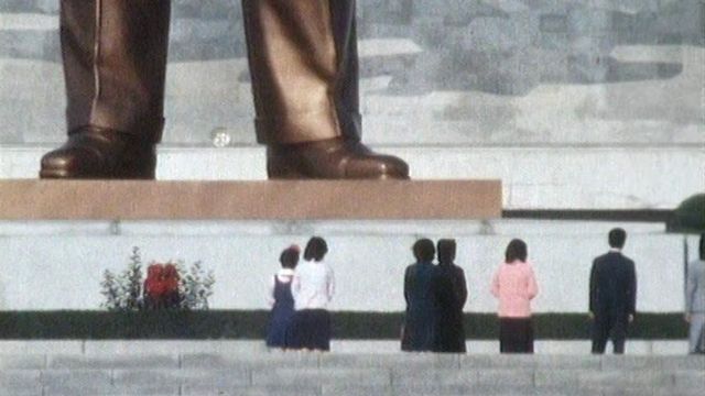 Le culte de Kim Il Sung en Corée du Nord en 1986. [RTS]