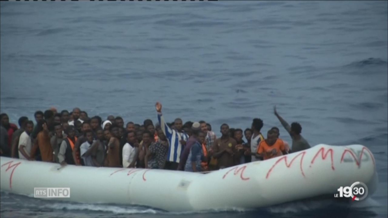 Migrants: l'Italie pourrait menacer de fermer ses ports [RTS]