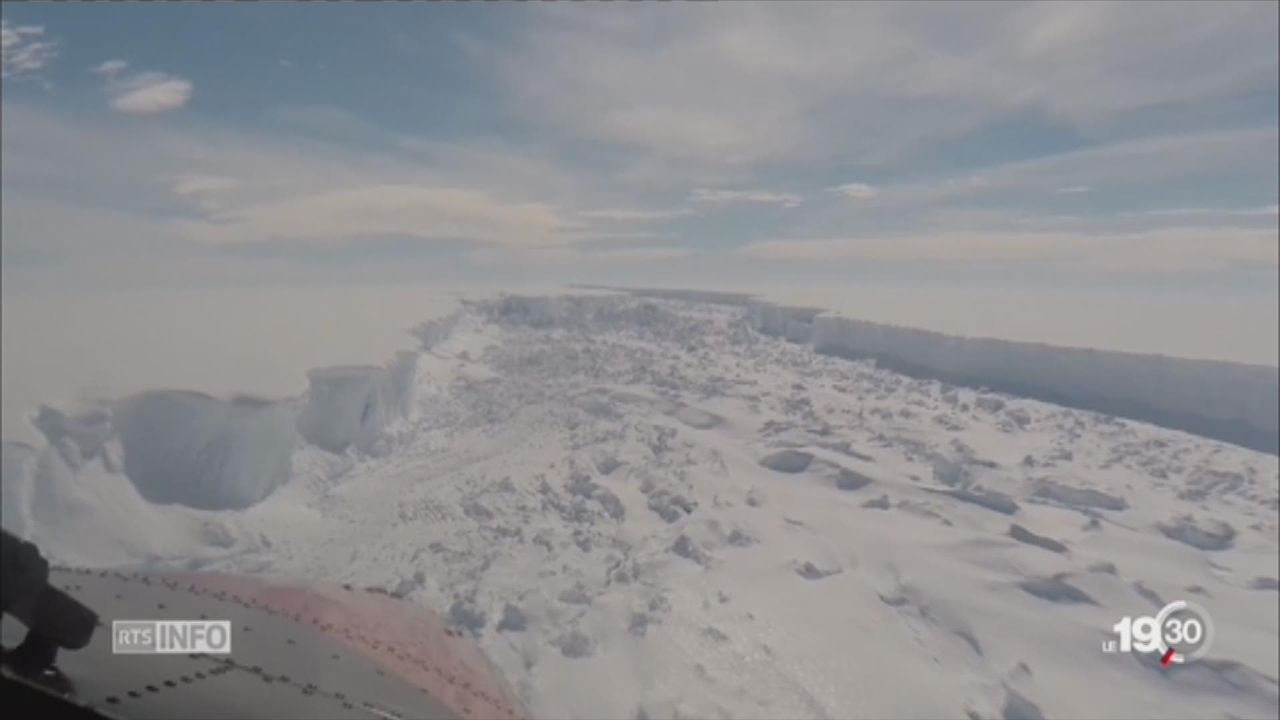 Un monstre de glace dérive au large de l'Antarctique [RTS]