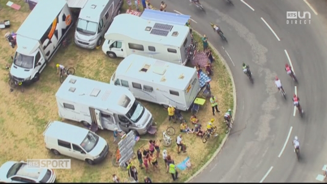 Tour de France, 12e étape: Froome (GBR) et Aru (ITA) visitent les campings cars [RTS]