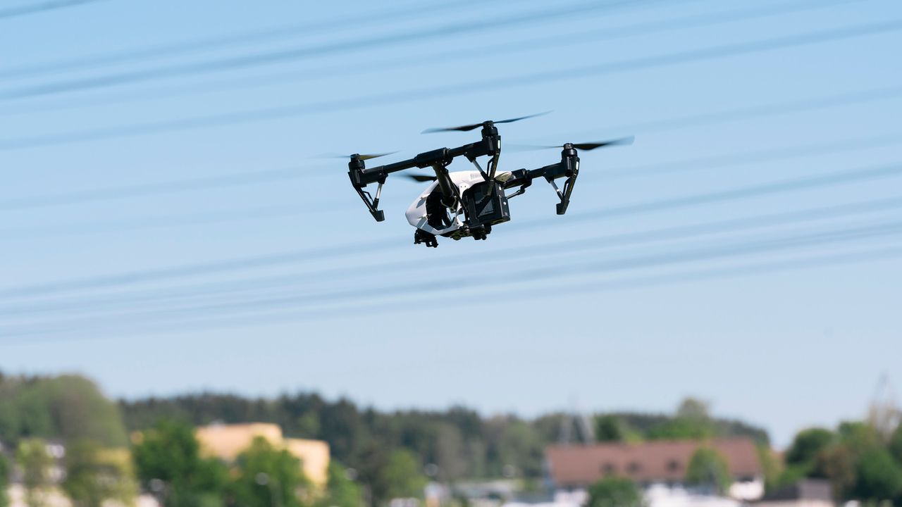 Les drones deviennent une menace de plus en plus sérieuse pour l'aviation civile, selon le Service suisse d'enquête de sécurité. [Christian Beutler - Keystone]