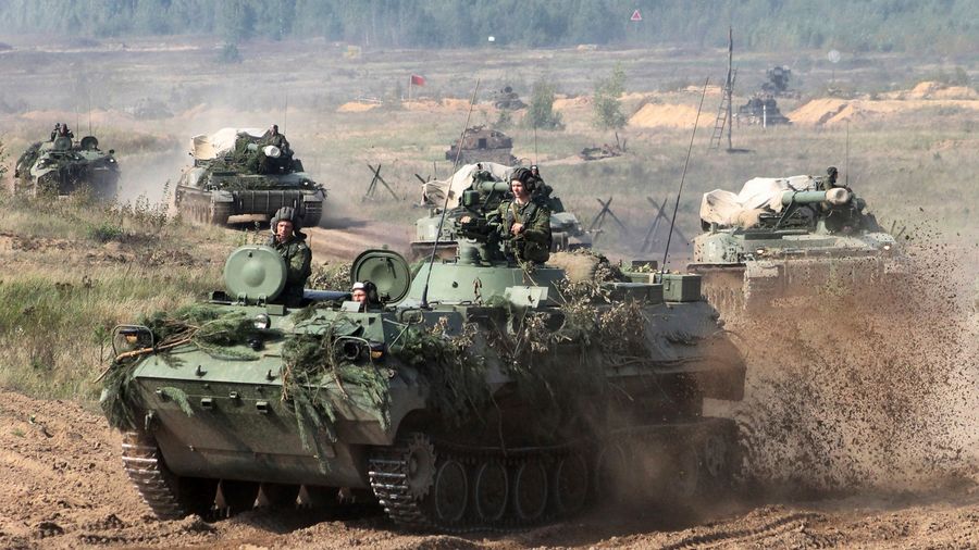 Des véhicules blindés de l'armée biélorusse participent à l'exercice militaire russe Zapad 2017.