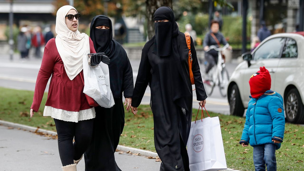 Un loi interdisant le port de la burqa dans l'espace public est déjà en vigueur au Tessin. [Peter Klaunzer - KEYSTONE]