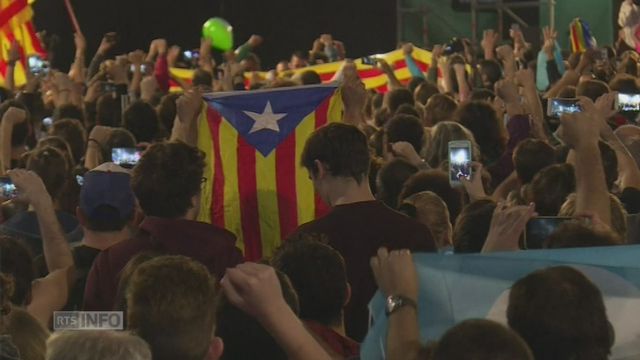 Les Catalans indépendantistes fêtent le "oui" au référendum [RTS]