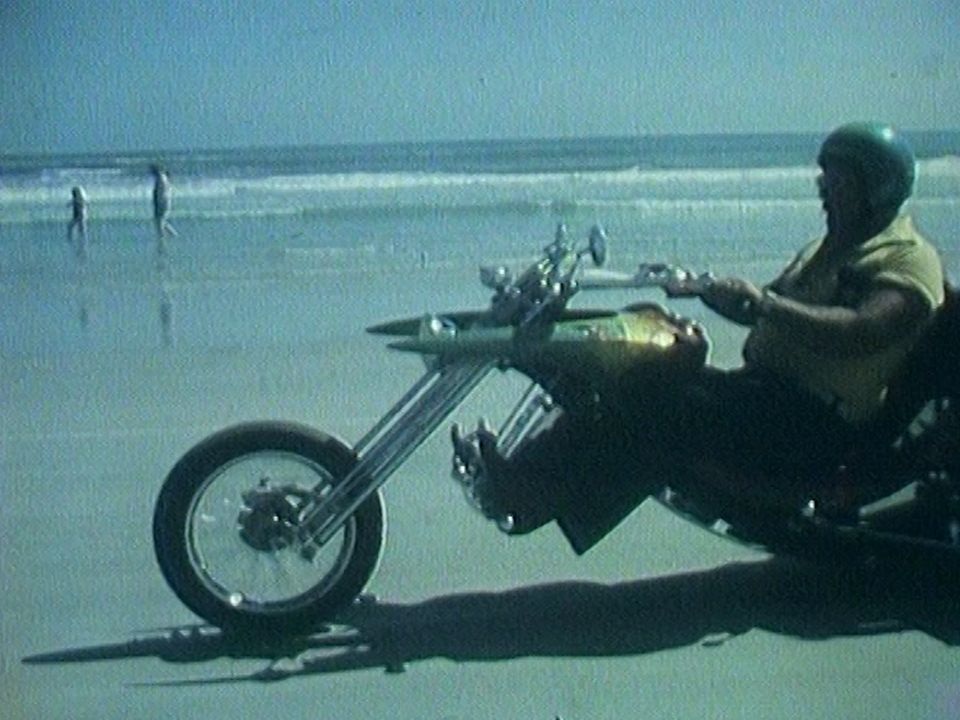 Une orgie de chromes à Daytona Beach en 1976. [RTS]