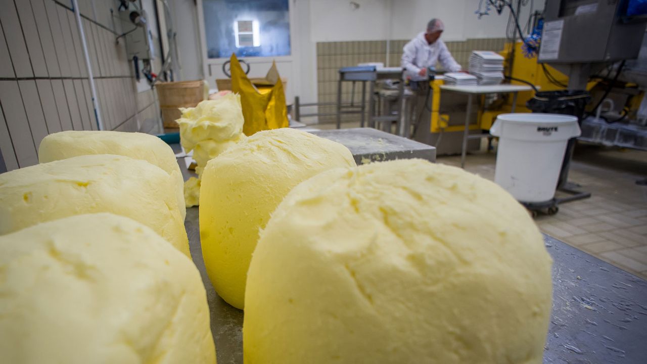Les mottes de beurre se font de plus en plus rares dans les supermarchés français. [Guillaume Souvant - AFP]