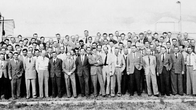 Groupe de 104 ingénieurs allemands de l'aérospatiale à Fort Bliss, Texas [NASA]