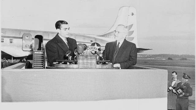 Le président des États-Unis Harry S.Truman et Mohammad Reza Chah le 16 novembre 1949.