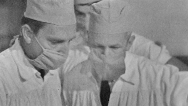Opération à coeur ouvert en direct de la télévision, 1963. [RTS]