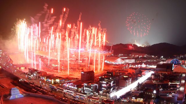 Le feu d'artifice de la cérémonie d'ouverture des Jo de PyeongChang. [Jeon Heon-kyun - EPA/Keystone]