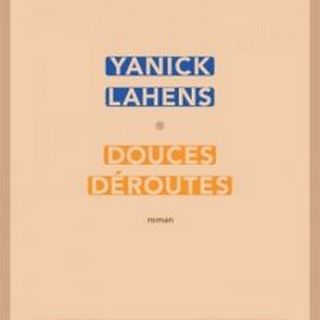 La couverture du livre "Douces déroutes" de Yanick Lahens.