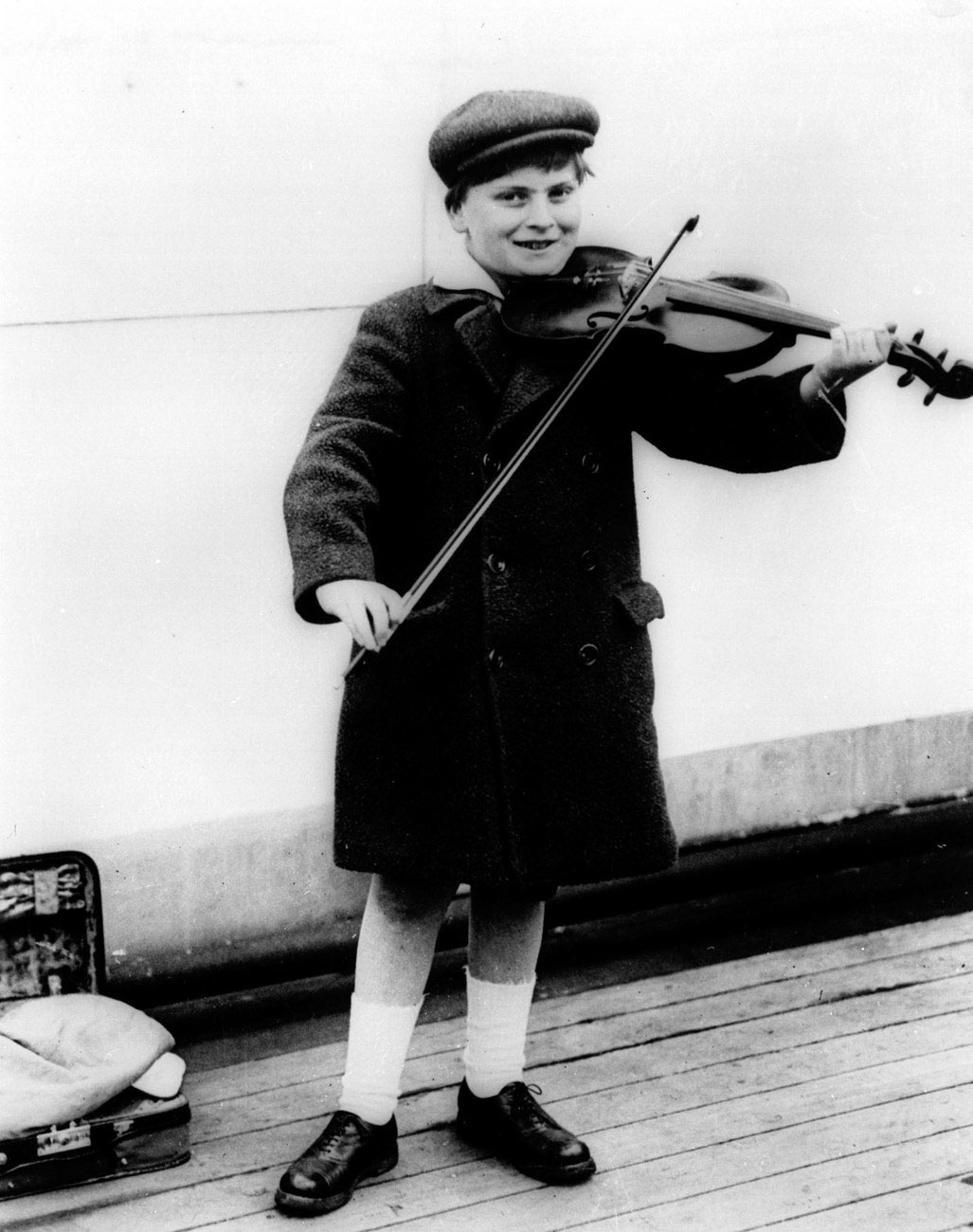 Le violoniste Yehudi Menuhin âgé d'une dizaine d'année.  [Keystone]