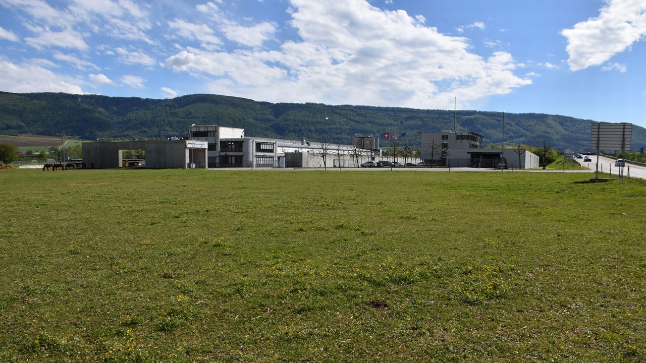Le Jura reprend un projet d'aire de transit qui avait été abandonné en 2011. [Gaël Klein - RTS]