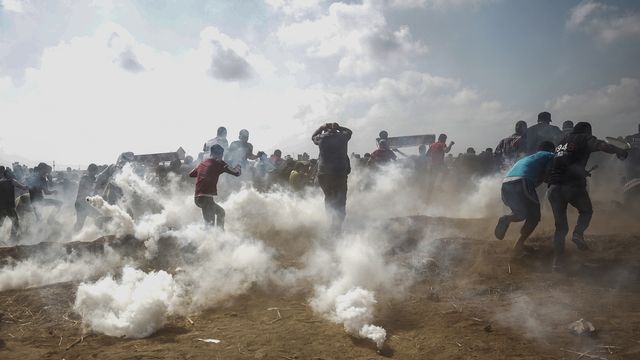 Des manifestants palestiniens sur la bande de Gaza. [Mohammed Saber - Keystone]