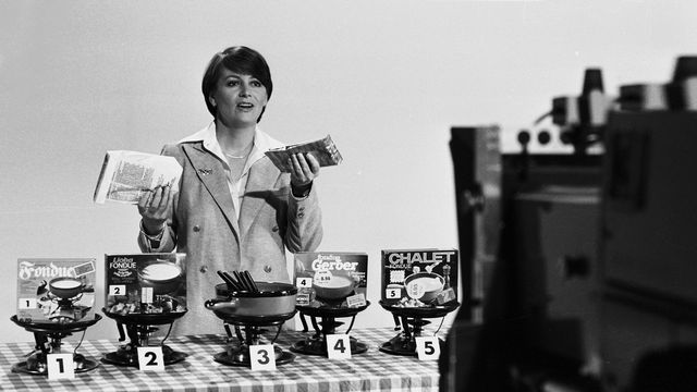 La journaliste de l'émission de consommation A Bon Entendeur, Catherine Wahli, en 1976. [RTS]