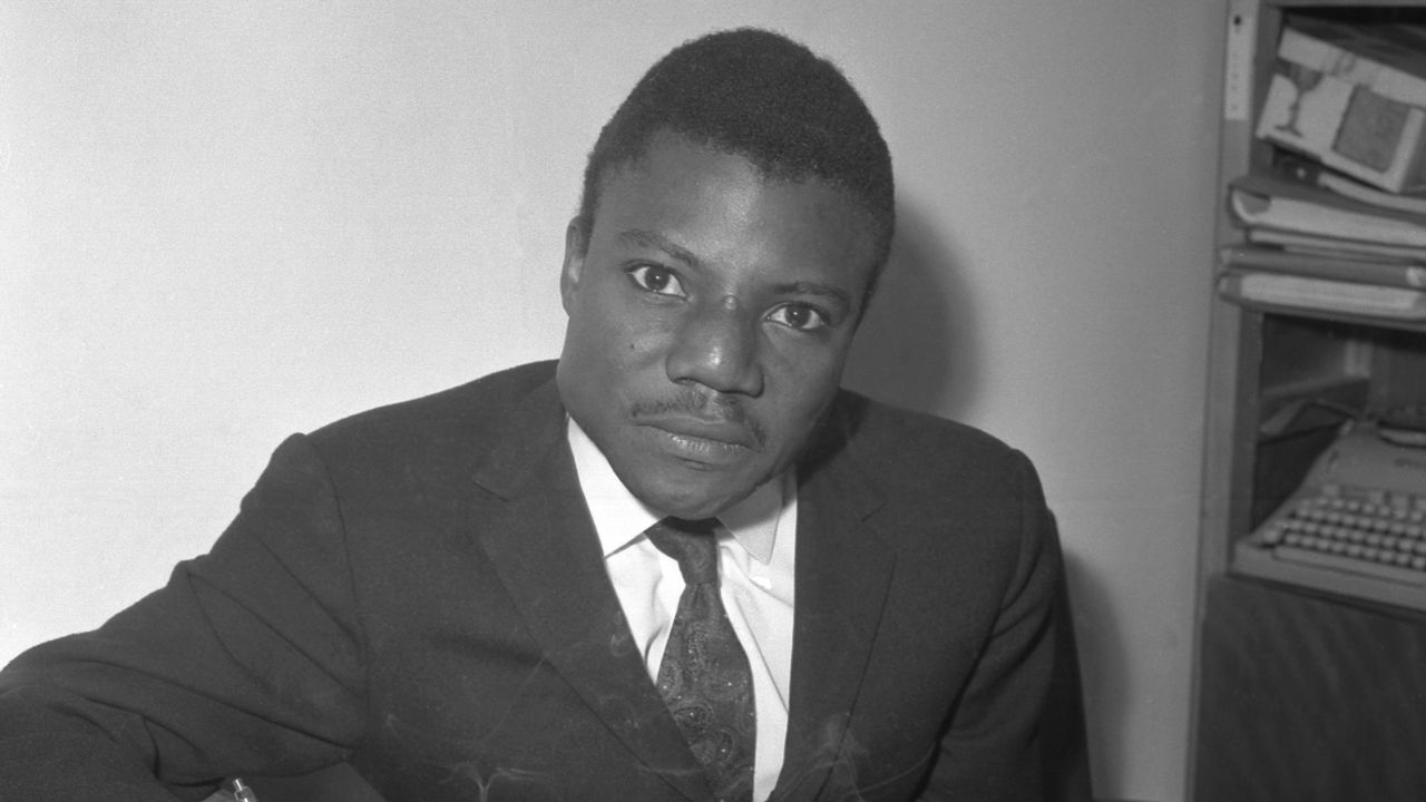 L'écrivain malien Yambo Ouologuem à Paris, le 18 novembre 1968. [AFP FILES - AFP]