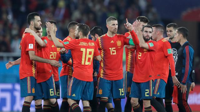 L'Espagne célèbre sa qualification pour les 8es de finale. [David Josek - Keystone]