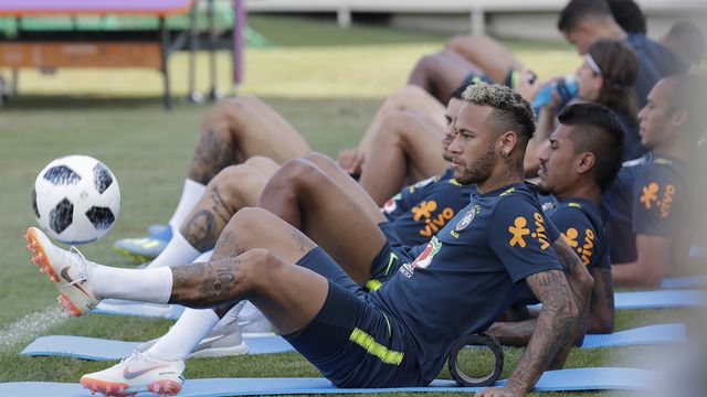 Les regards seront tournés sur Neymar face au Mexique. [Sebastiao Moreira - Keystone]