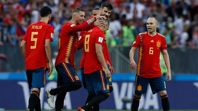 Les joueurs espagnols avaient la mine basse après le dénouement des tirs au but. [l'Espagne éliminée par la Russie! - Keystone]