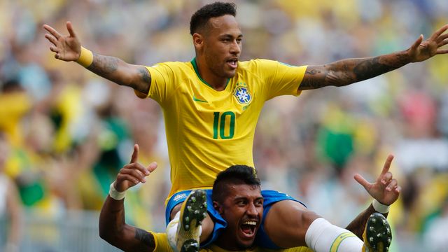 Neymar porté en triomphe après son but. [Frank Augstein - Keystone]