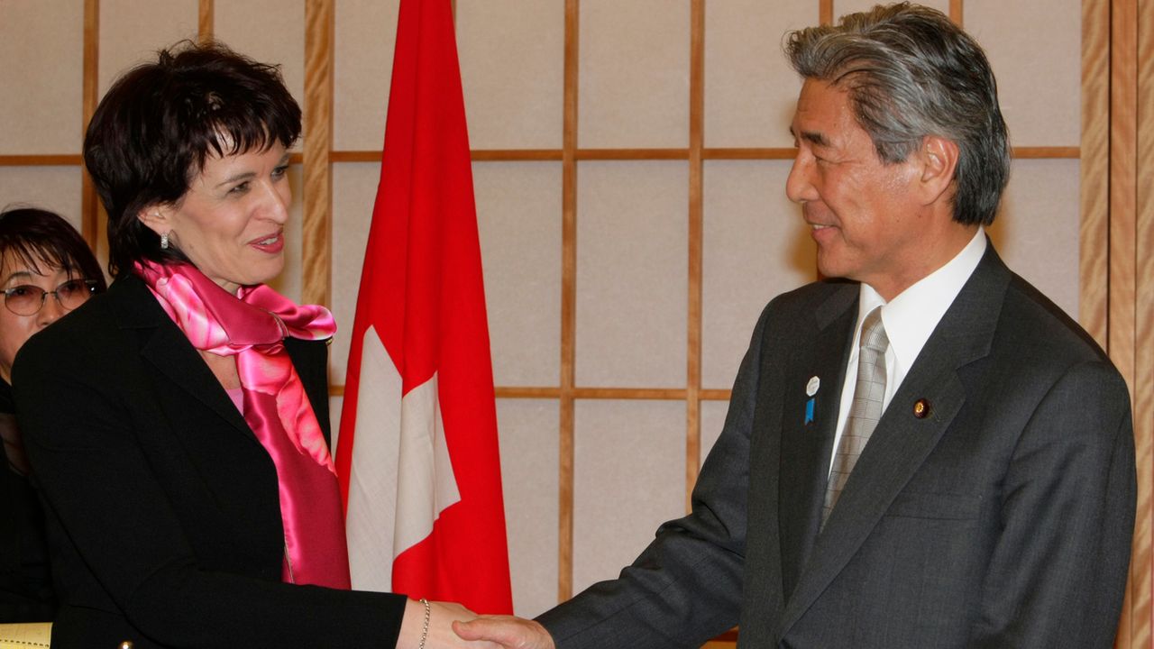 La Suisse et le Japon avaient signé un accord de libre-échange à Tokyo en février 2009. [Shizuo Kambayashi - AP/Keystone]