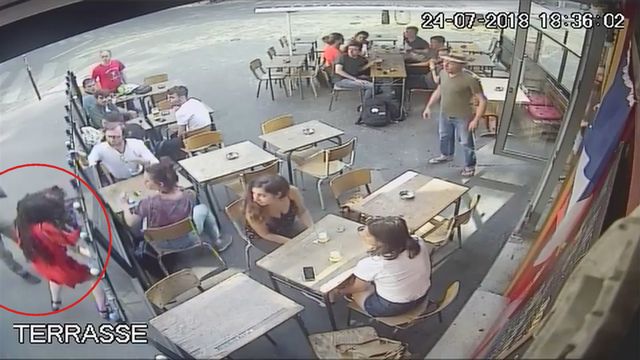 La vidéo de surveillance du café parisien montrant la femme giflée par un homme a fait le tour des réseaux sociaux.  [Capture d'écran]