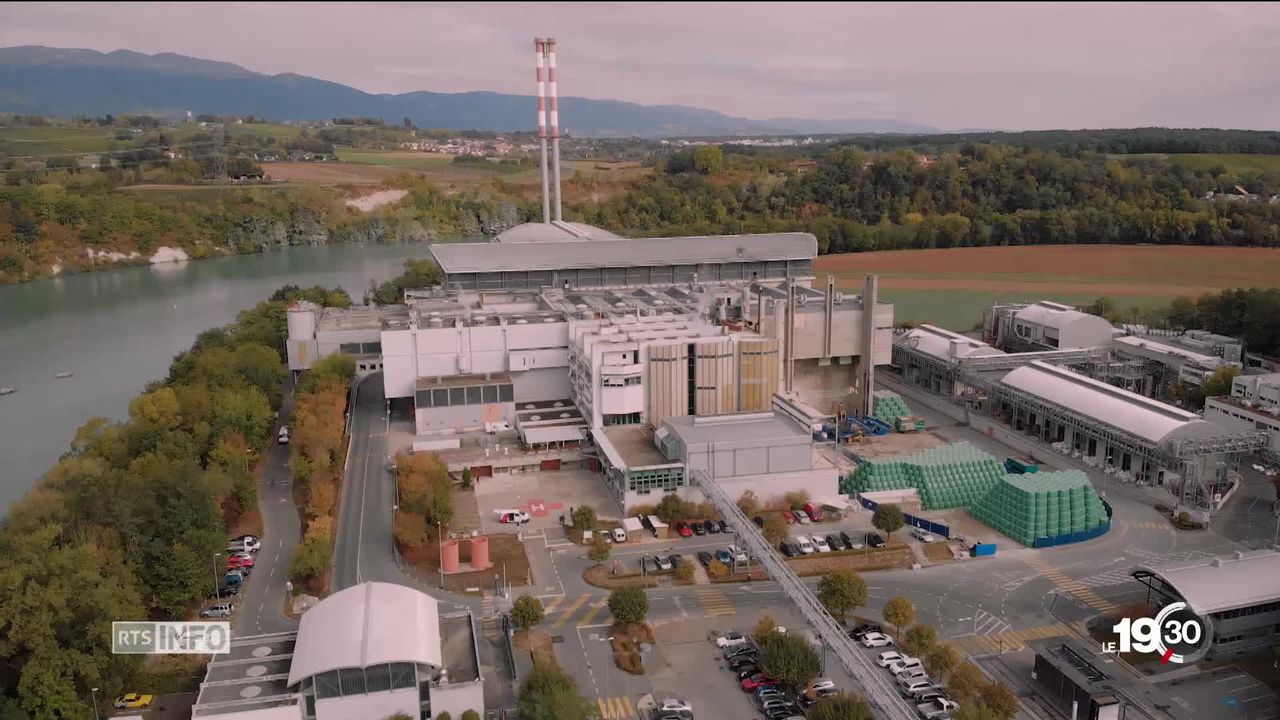 L'usine d'incinération des déchets des Cheneviers à Genève doit être reconstruite. [RTS]